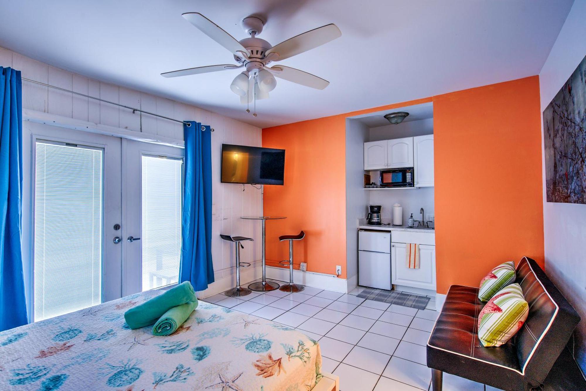 Little Paris By The Ocean Self Check In Hotel Fort Lauderdale Exterior photo